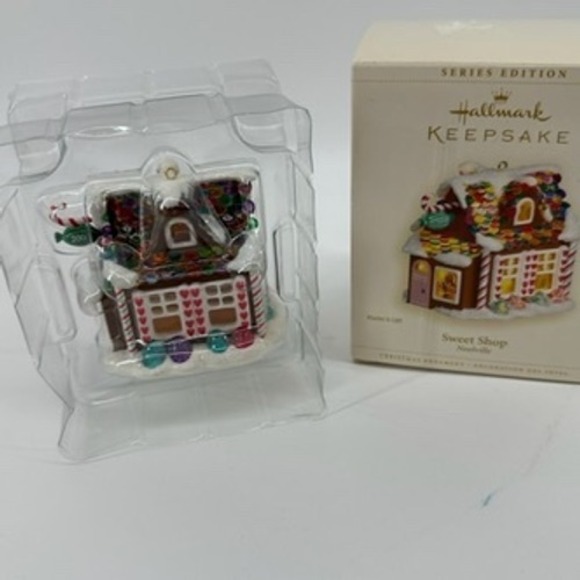 Hallmark Keepsake Sweet Shop Noelville Gingerbread House Ornament 2006 - Picture 9 of 9